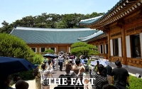  '대통령 집이 궁금해'…청와대 관저 관람 온 시민들 [TF사진관]