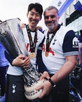  손흥민, '경질' 포스테코글루 감독에 