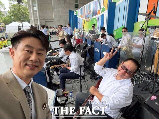 남희석은 매주 방청객들과 호흡하고 교감하면서 어느순간 일요일의 남자로 업그레이드 되가고 있다는 착각에 빠져든다면서 편안하면서도 유쾌한 국민 MC 이미지를 차곡차곡 쌓아가겠다고 말했다. /강일홍 기자