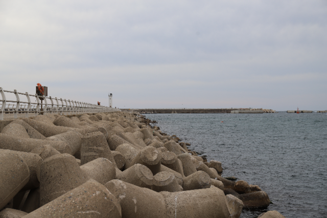 경북소방본부는 최근 바닷가 방파제 테트라포드 추락사고가 잇따르고 있다며 주의를 당부했다. / 울진해경