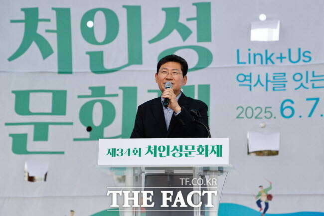 이상일 용인시장이 지난 7일 열린 제34회 용인 처인성문화제에서 축사를 하고 있다./용인시