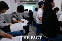  복도에서 듣는 입시설명회 [포토]