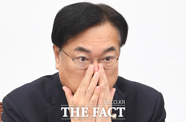 정진석 전 대통령 비서실장이 새 정부의 대통령실 업무를 막기 위해 공용 기물을 파기하고 직원들을 해산한 의혹으로 고위공직자범죄수사처(공수처)에 고발당했다. /이새롬 기자