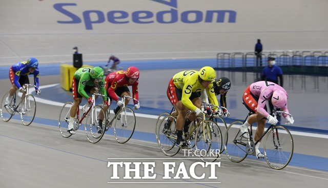 광명스피돔에서 특선급 선수들이 경주를 펼치고 있다./국민체육진흥공단