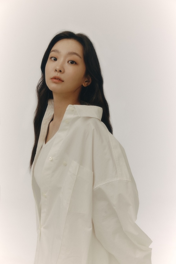 배우 김다미가 디즈니+ 오리지널 시리즈 나인 퍼즐에서 프로파일러 윤이나 역을 맡아 열연을 펼쳤다. 독특한 캐릭터였던 윤이나를 떠올린 그는 인물을 구축하기 위해 들인 노력 등을 전했다. /UAA