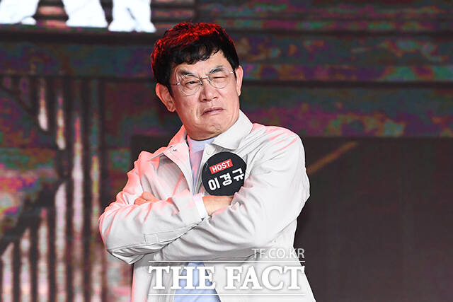 9일 경찰에 따르면 서울 강남경찰서는 도로교통법 위반 혐의로 개그맨 이경규(65) 씨를 입건 전 조사(내사) 중이다. 사진은 이 씨가 지난해 10월14일 서울 중구 동대문 브이스페이스에서 열린 넷플릭스 예능 코미디 리벤지 제작발표회에 참석한 모습. /서예원 기자