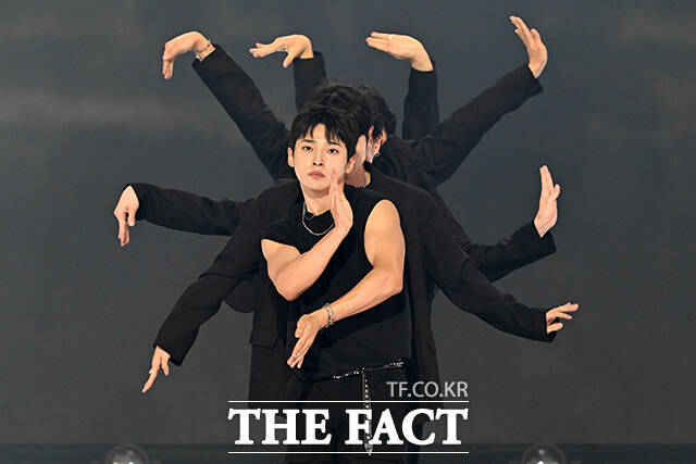 가수 성리가 9일 오후 서울 마포구 SBS프리즘타워에서 열린 SBS Life 더트롯쇼에 참석해 보고싶다 내 사랑 무대를 펼치고 있다. /서예원 기자