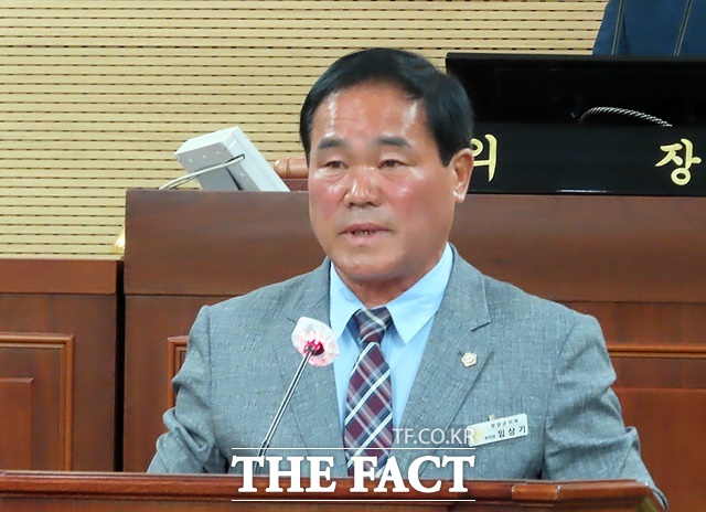 임상기 청양군의회 의원이 9일 군의회 제312회 정례회 제1차 본회의에서 5분 자유발언을 하고 있다. /김형중 기자