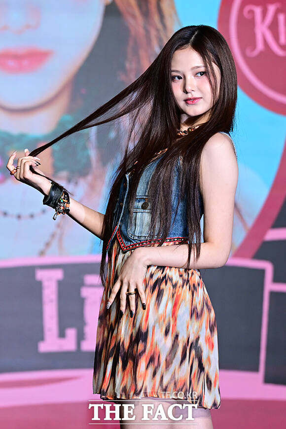 포토타임에서 매력 뽐내는 링링.