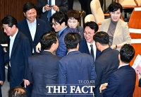  李 재판 연기에도 與 '형소법 개정' 드라이브…나머지는 속도조절?