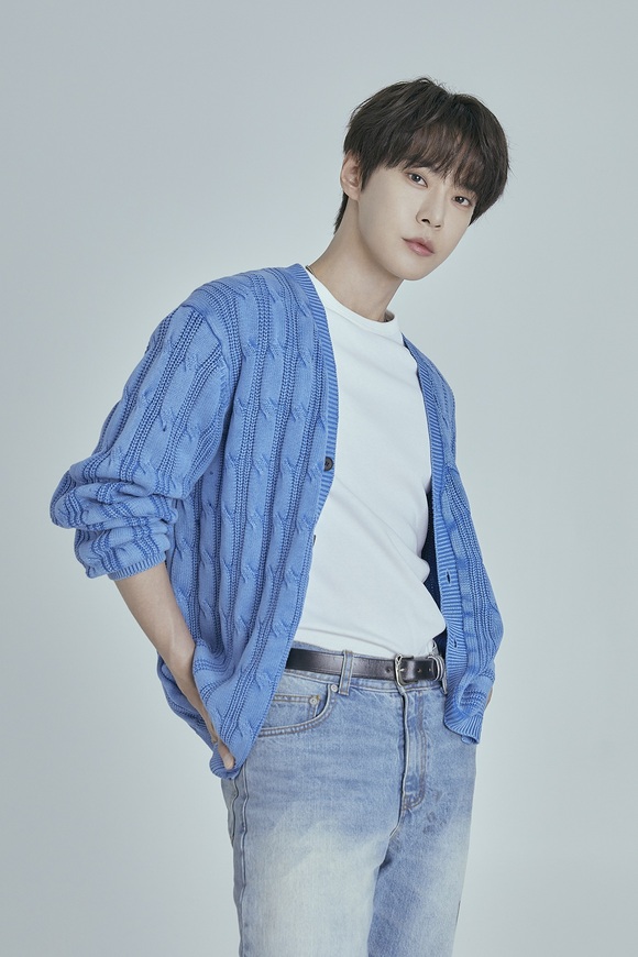 그룹 NCT 도영이 최근 서울 성동구 한 카페에서 <더팩트>와 만나 두 번째 솔로 앨범 Soar(소어) 발매 기념 인터뷰를 진행했다. /SM엔터테인먼트