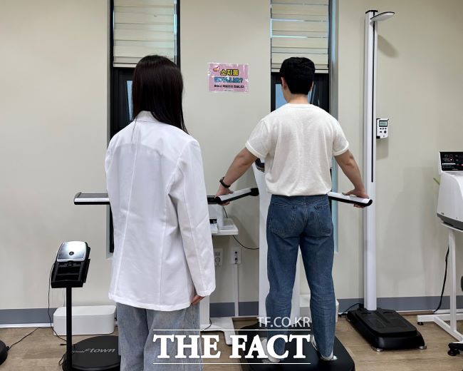 최신 스마트형 장비를 활용한 체력측정 모습. /광명시 소하건강생활지원센터