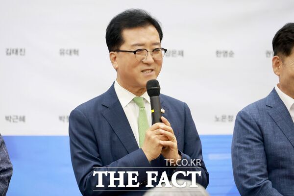 조원휘 대전시의회 의장은 10일 유성구 온천1동 행정복지센터에서 개최된 온천1동 주민자치회 발대식에 참석해 인사말을 통해 주민자치 실현과 지역사회의 발전을 기원했다./대전시의회