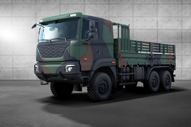 기아는 10일 광주 하남 오토랜드에서 차세대 중형표준차(KMTV) 양산 출고 기념식을 열고 본격적인 양산을 시작한다고 밝혔다. /기아