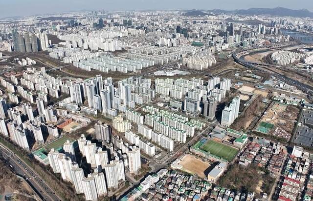 대우건설은 올해 개포우성7차를 비롯해 서울 주요 지역 신규 도시정비사업 참여를 추진하고 있다. 사진은 개포우성7차 재건축 단지 전경. /대우건설