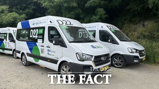 경기도와 경기교통공사가 수원시 당수동 일대에서 오는 17일부터 정식 운행을 시작할 예정인 똑버스 모습 /경기도