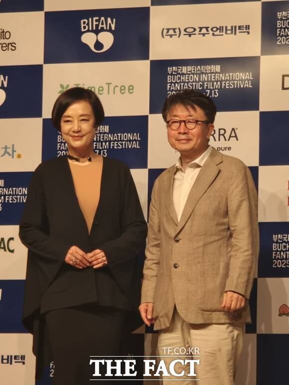 장미희 집행위원장(왼쪽)은 미래와 소통할 수 있는 새롭고 재능 있고 창의적인 인력과 감각 그리고 열정을 더해 우리가 구현할 수 있는 BIFAN의 모든 노력의 결실을 보이도록 하겠다고 말했다. /박지윤 기자