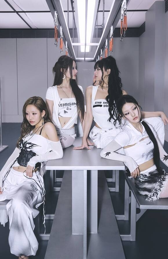 키스오브라이프가 9일 새 앨범 224를 발표하고 타이틀곡 Lips Hips Kiss로 활동을 시작했다. /S2엔터