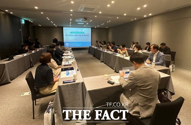 9일 천안의료원 대회의실에서 2025년 상반기 필수보건의료 원외 대표협의체 회의가 열리고 있다./천안의료원