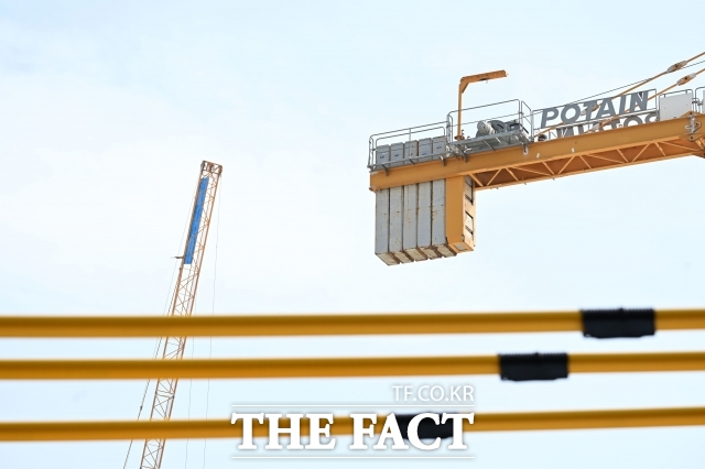 10일 법조계에 따르면 이모 전 건설공제회 자산운용본부장은 전날 서울중앙지검에 직권남용 권리방해행사 등 혐의로 최 감사원장 등을 고소했다. /더팩트 DB