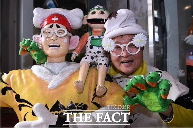 김종석은 굵직한 행사 MC로 정평이 나 있지만, 또 한편으로는 무려 42년째 유아프로그램을 진행하며 어린이 대명사로 각인돼 있는 주인공이다. EBS 모여라 딩동댕은 38년째 장수 출연하며 국내 방송 처음으로 단일프로그램 최장수 출연 기네스북 도전에도 나선다는 각오다. /더팩트 DB