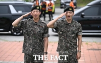 ARMY 곁으로 돌아온 BTS RM-뷔 '전역을 명 받았습니다!' [TF사진관]