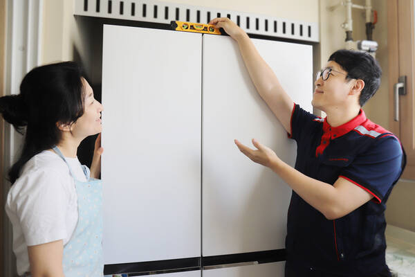 롯데하이마트가 고객의 가전 사용 불편 해소와 설치 전 고민 해결을 위한 방문컨설팅 서비스를 선보인다. /롯데하이마트