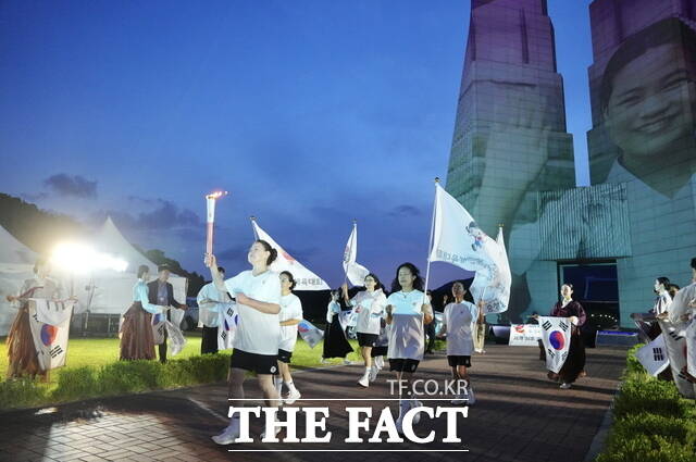 2025 제77회 충청남도민체육대회 성화 채화식이 10일 독립기념관 겨레의탑에서 열리고 있다./천안시