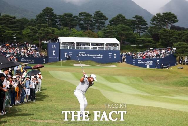 올해로 10년째 KPGA선수권대회가 열리는 에이원CC 18홀 모습. 많은 명승부가 펼쳐지는 홀이다. /KPGA