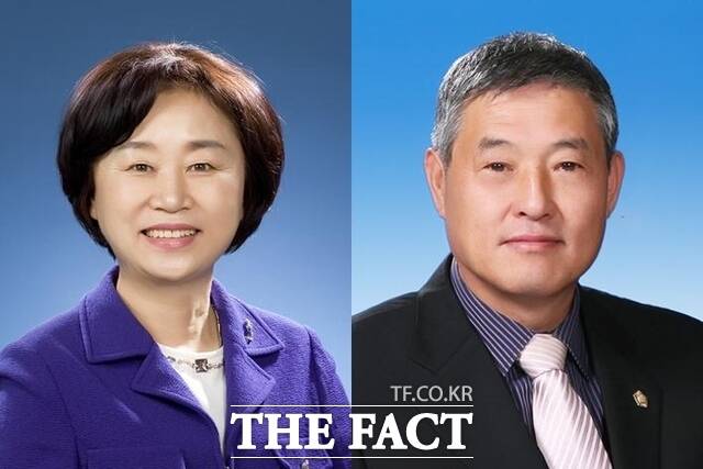 군위군의회는 10일 운영행정위원회 위원장으로 박운표(우측) 의원과 산업건설위원회 위원장으로 홍복순(좌측) 의원을 각각 선출했다. /군위군의회