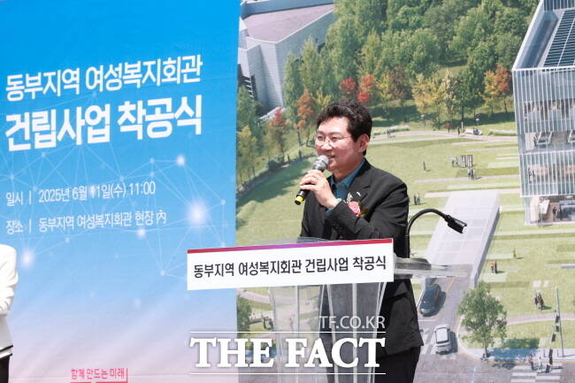 이상일 용인시장이 11일 동부지역 여성복지회관 기공식에서 축사를 하고 있다./용인시