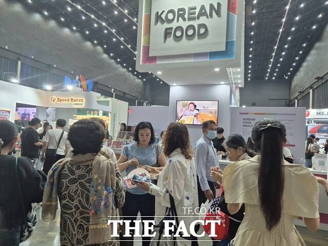 aT가 태국 방콕에서 열린 국제 프렌차이즈 박람회(TFBO 2025)에 참가해 한국관을 운영하고 있다. /aT