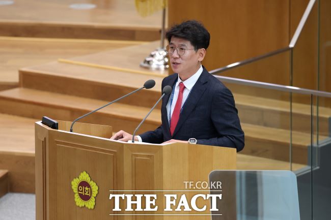 경기도의회 김민호 의원이 11일 본회의장에서 5분 자유발언을 하고 있다. /경기도의회