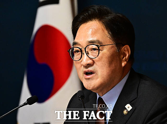 우원식 국회의장이 11일 오전 서울 여의도 국회 사랑재에서 열린 취임 1주년 기자간담회에 참석해 모두발언을 하고 있다. /국회=배정한 기자