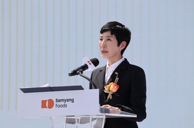 11일 경남 밀양시에서 열린 삼양식품 밀양 제2공장 준공식에서 김정수 삼양식품 부회장이 기념사를 전하고 있다./삼양식품