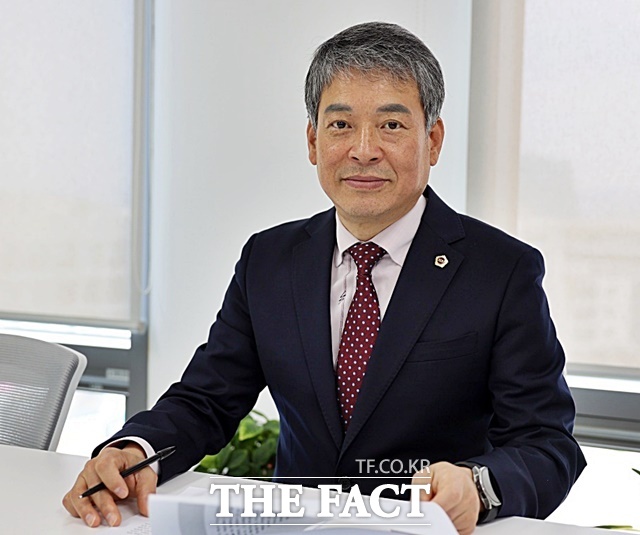 김광운 충청광역연합의회 건설환경위원장이 성명서를 발표하고 있다. /김광운 의원