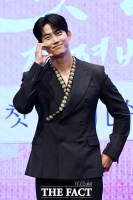  옥택연 '꾸러기 손하트' [포토]