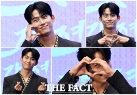  옥택연 '종합 손하트 선물 세트' [TF사진관]