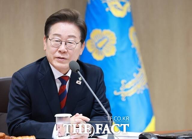 이재명 대통령이 취임하며 내세운 실용외교의 실현 가능성에 관심이 모인다. 학계 전문가들은 실용외교 자체는 반대할 이유가 없지만, 쉽게 실현되지는 않을 것이라고 분석했다. /뉴시스