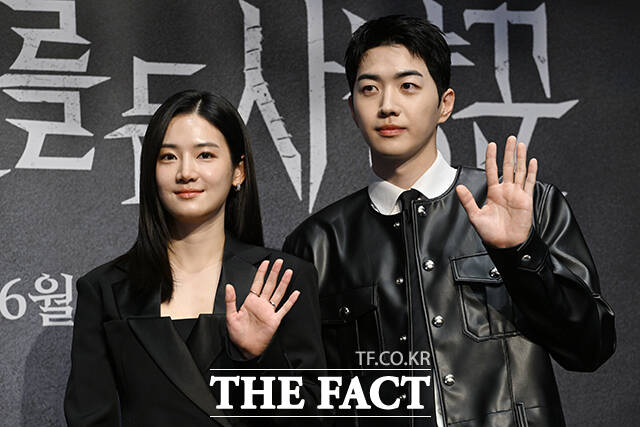 배우 박주현(왼쪽)과 강훈이 메스를 든 사냥꾼에서 천재 부검의 세현과 강력계 경찰 정현 역을 맡아 묘한 긴장감을 자아낼 예정이다. /서예원 기자