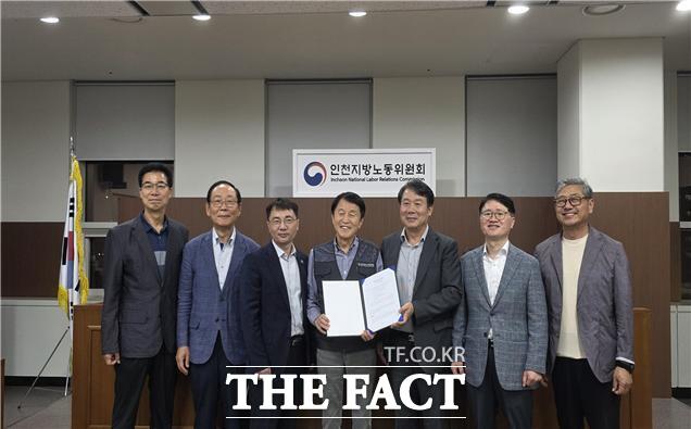 인천 시내버스 노사가 인천지방노동위원회에서 임금 관련 조정회의를 진행했다./인천시