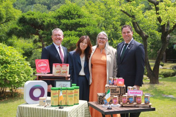 짐 오툴(Jim O’toole) 보드비아(Bord Bia) CEO, 이선영 CJ ENM 커머스 부문 대표이사, 미셸 윈스롭 Michell Winthrop) 주한 아일랜드 대사, 마틴 헤이든 (Martin Heydon) 아일랜드 농식품해양부 장관. /CJ온스타일