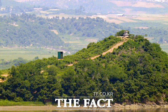 북한은 지난 2023년 4월부터 판문점 채널과 서해·동해 지구 군 통신선을 일방적으로 차단했다. 사진은 경기도 파주시 오두산 통일전망대에서 바라본 북한 개풍군 일대의 모습. /남용희 기자