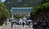  대통령 집무실 이전 앞두고 '관람객으로 북적이는 청와대' [TF사진관]