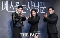 연쇄 살인마 아빠와 시체 치우는 딸...'메스를 든 사냥꾼' [TF사진관]