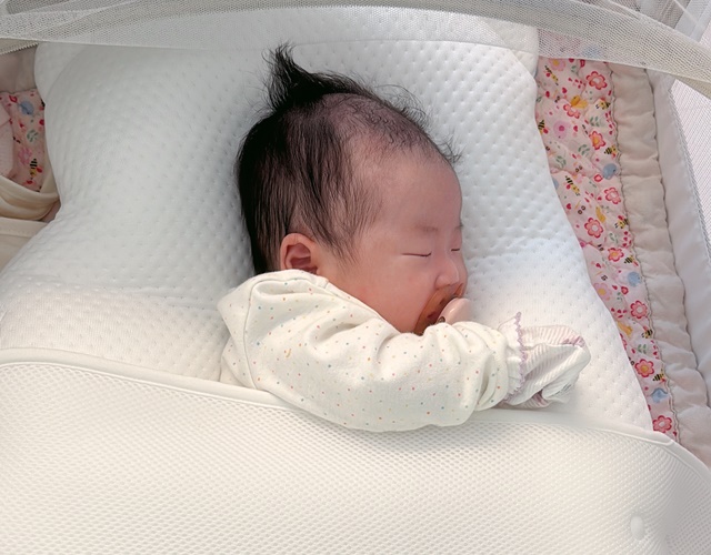 요즘 아내와 저, 그리고 딸과 사위가 주간반 야간반으로 나눠 손녀를 돌봅니다. 이용식은 손녀 이름 이엘에 대해 하나님의 향기란 뜻으로 독실한 기독교 집안인 양가족 모두의 의견을 모아 지었다고 귀띔했다. /이수민 SNS