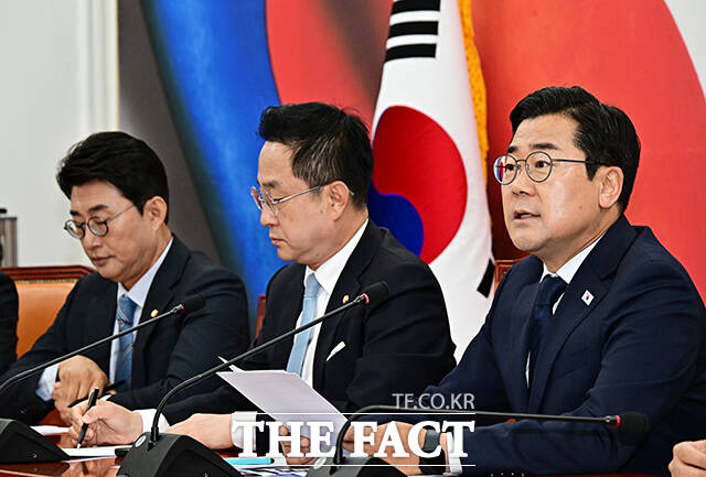 더불어민주당이 13일 주식시장 신뢰 회복을 위한 제도 개선을 논의할 코스피 5000 비상설특별위원회를 신설하겠다고 밝혔다./국회=배정한 기자