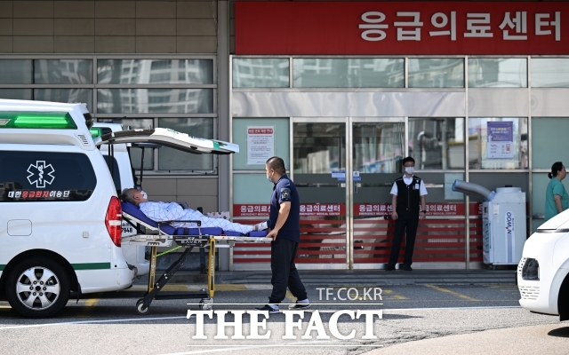 필수의료를 비롯한 의료 공백과 의료 인프라 부실은 지방소멸 위기 원인이자 결과로 작용한다. 사진은 서울의 한 대학병원./이새롬 기자