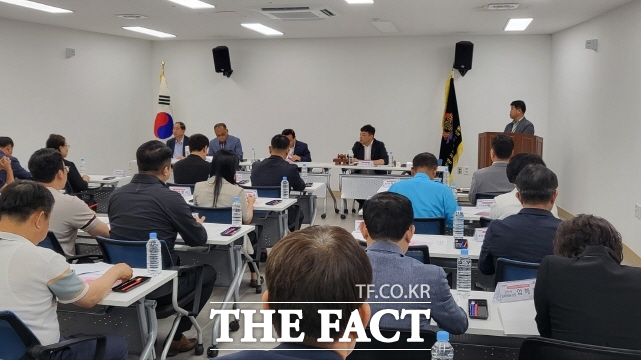 강경젓갈축제추진위원회가 12일 강경젓갈축제 1차 추진위원회를 열고 있다. /논산시