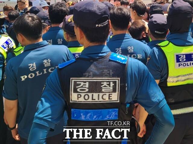 정치권에 따르면 정청래 민주당 의원은 지난 4월 경찰청장을 장관급으로 격상하는 내용을 담은 국가경찰과 자치경찰의 조직 및 운영에 관한 법률(경찰법) 일부개정법률안을 대표 발의했다./김영봉 기자